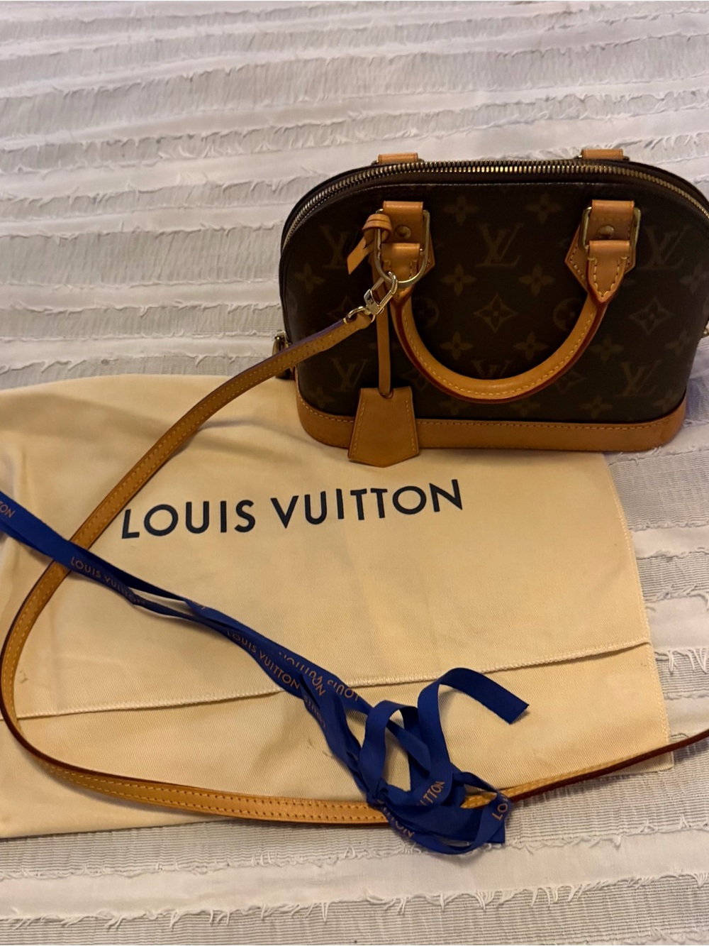 LOUIS VUITTON Authentic Monogram Alma BB - Picture 2 of 16